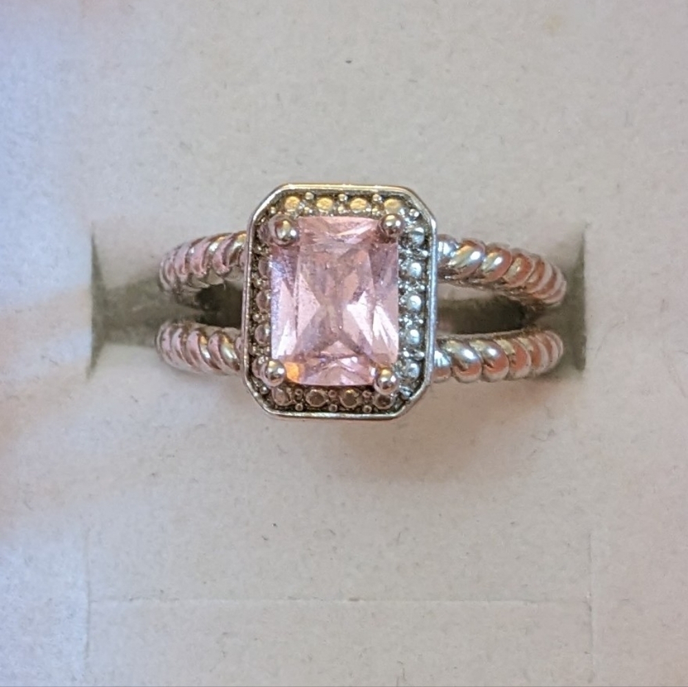 Elegant Silver and Pink Gemstone Ring, T1B8F